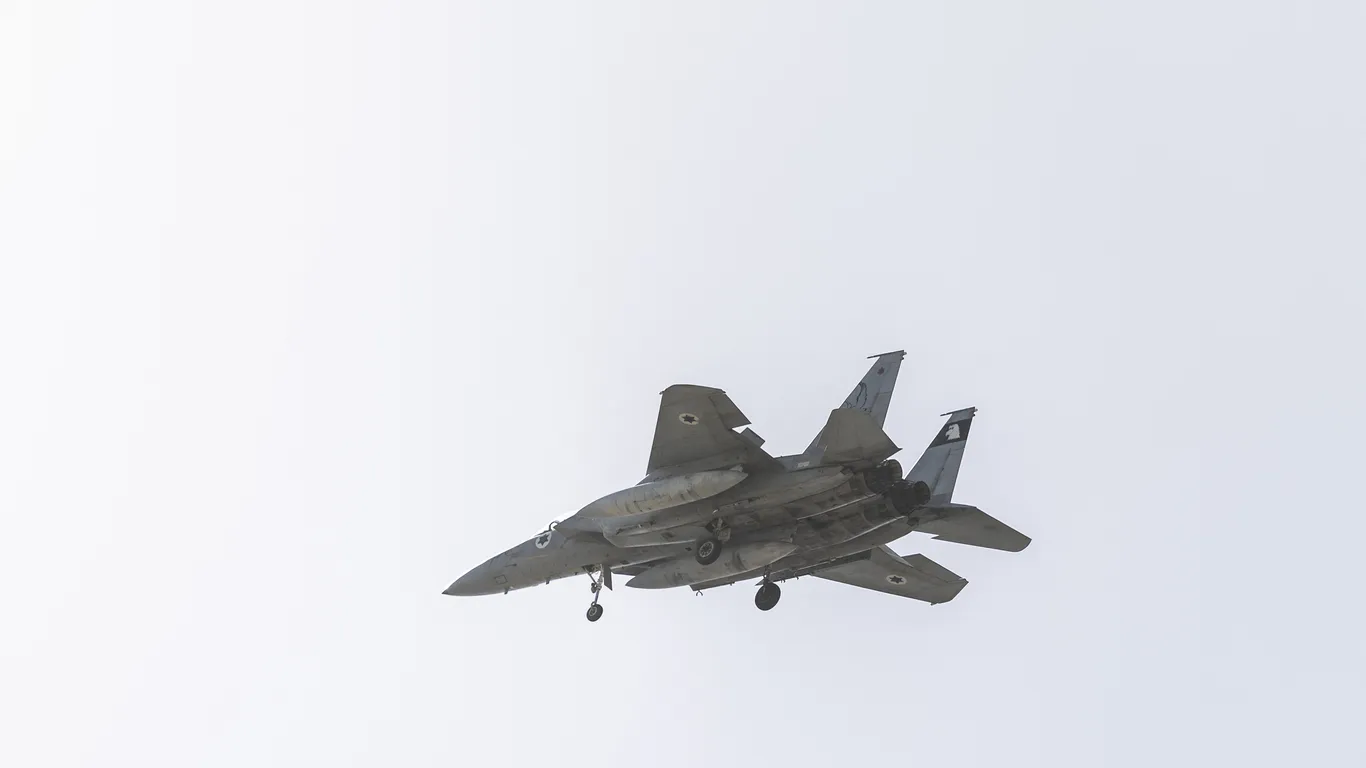 Israeli Fighter Jets Conduct Long-Range Flight Near Iranian Border Amid Rising Regional Tensions