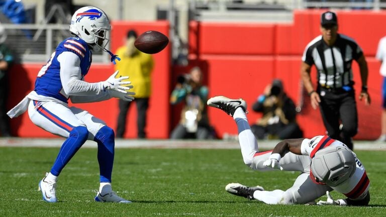 What Drake Maye told Romeo Doubs following bizarre interception What Drake Maye told Romeo Doubs following bizarre interception