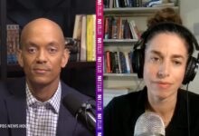 How Social Media Platforms Narrow Personal Stories and Drive Conformity