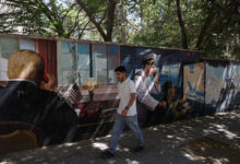 Iran Deliberately Prolongs Talks to Influence U.S. Midterms, Officials Say