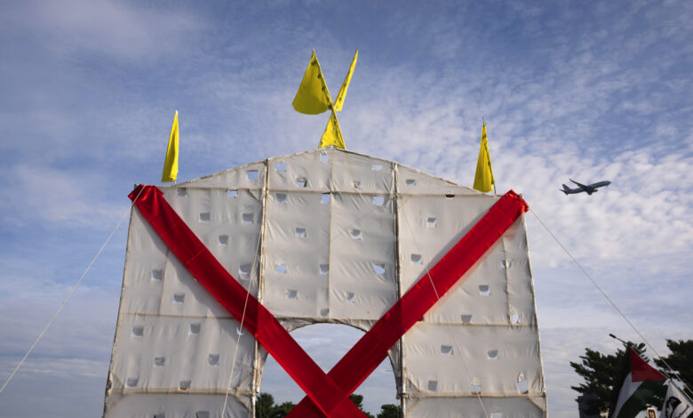 Flight Attendants Warn Against Proposed Washington Memorial Arch