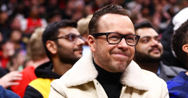Donnie Wahlberg and Seven Others Unhurt After Private Jet Skids Off Las Vegas Runway Donnie Wahlberg and Seven Others Unhurt After Private Jet Skids Off Las Vegas Runway