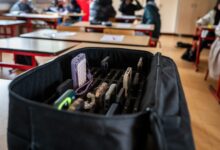 Bipartisan bill would reward states for banning cellphones in schools