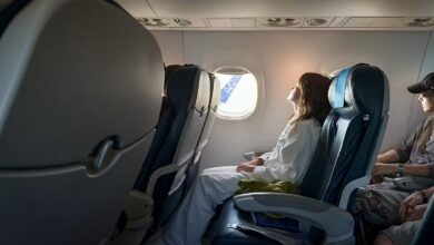 Delta Passenger Defends Using Earring on Sleeve to Guard Personal Space in Armrest Dispute Delta Passenger Defends Using Earring on Sleeve to Guard Personal Space in Armrest Dispute