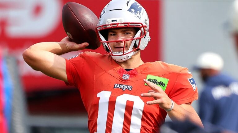 What Josh McDaniels said about Drake Maye’s shoulder injury and confidence level