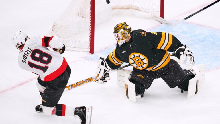 Bruins Stumble as Senators Roll to 4-1 Victory Bruins Stumble as Senators Roll to 4-1 Victory
