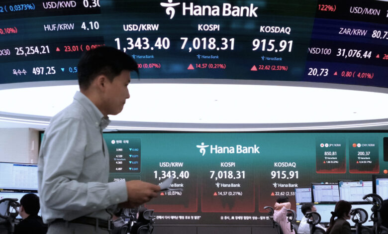 Asian Markets Retreat as U.S. Stocks Hit Record Highs Asian Markets Retreat as U.S. Stocks Hit Record Highs