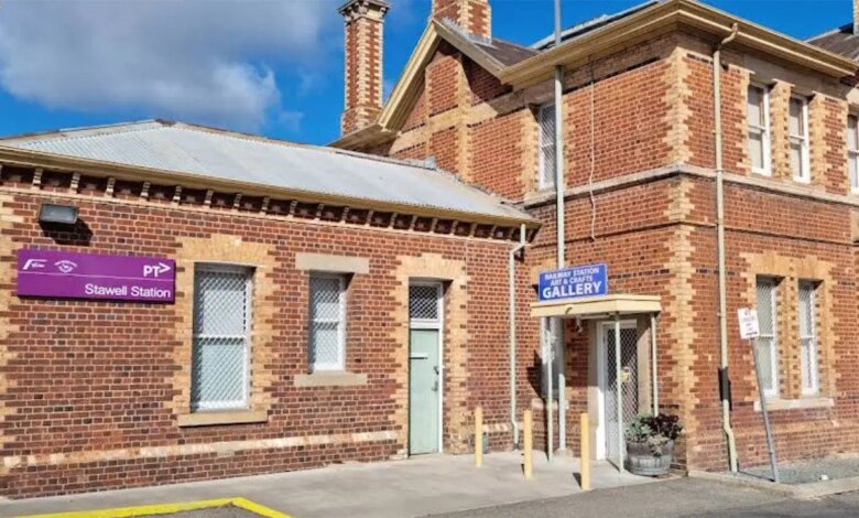 Stawell assault: 3 teens charged after autistic boy robbed near station Stawell assault: 3 teens charged after autistic boy robbed near station