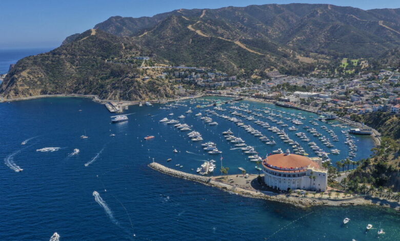 2 dead, 1 missing off of Catalina Island after medevac helicopter goes down in the water