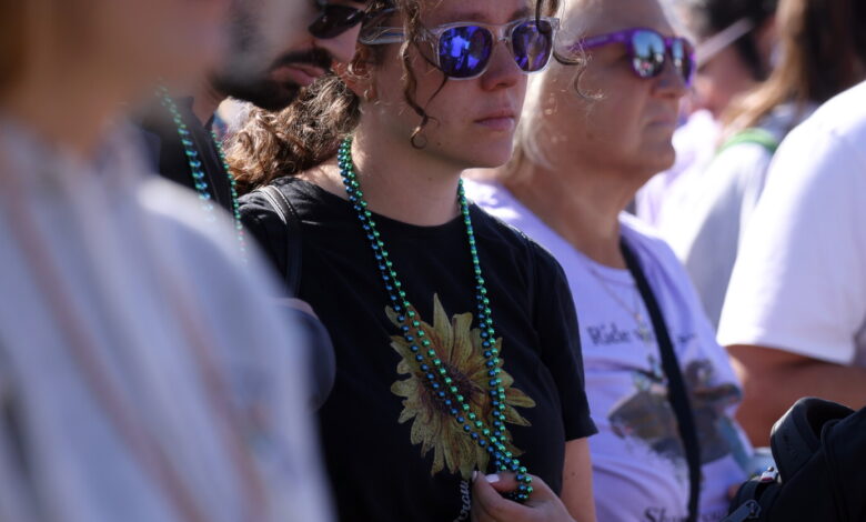Thousands attend Out of the Darkness Walk in commemoration of lives affected by suicide Thousands attend Out of the Darkness Walk in commemoration of lives affected by suicide